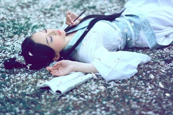 【網(wǎng)絡(luò)美文】綺夢朦朧，一眼浮生醉流年 作者:韓墨染